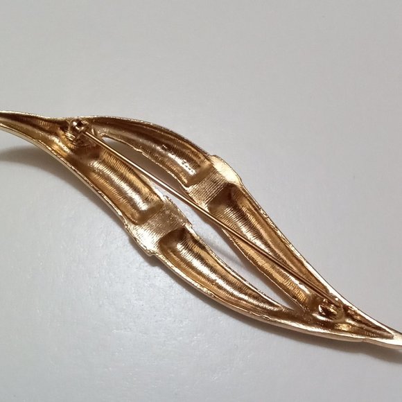 VINTAGE GOLD & RHINESTONE SWISH SHAPED BROOCH PIN - Picture 2 of 3